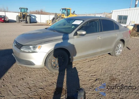 2014 Volkswagen Jetta 1.8T Se z USA, uszkodzony, nr VIN 3VWD17AJ8EM302247